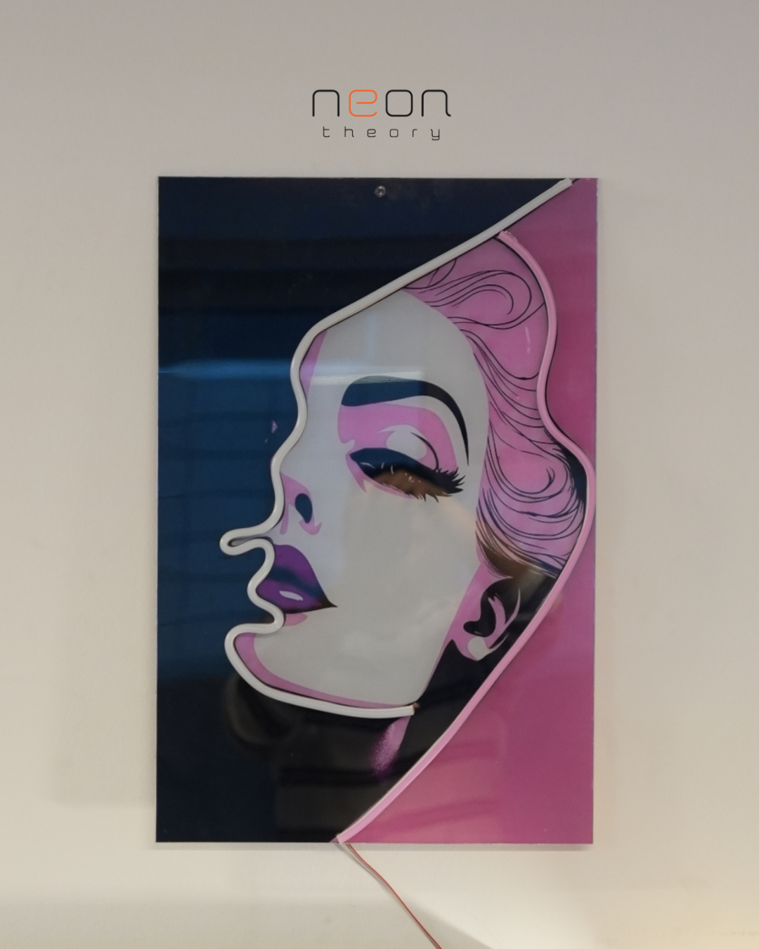Modern & Şık: Pop-Art Kadın Silueti Çift Renk LED Neon Duvar Tablosu