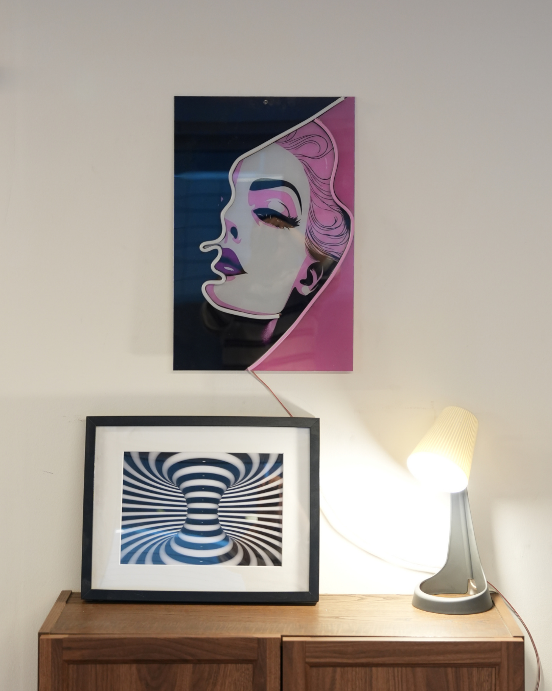 Modern & Şık: Pop-Art Kadın Silueti Çift Renk LED Neon Duvar Tablosu