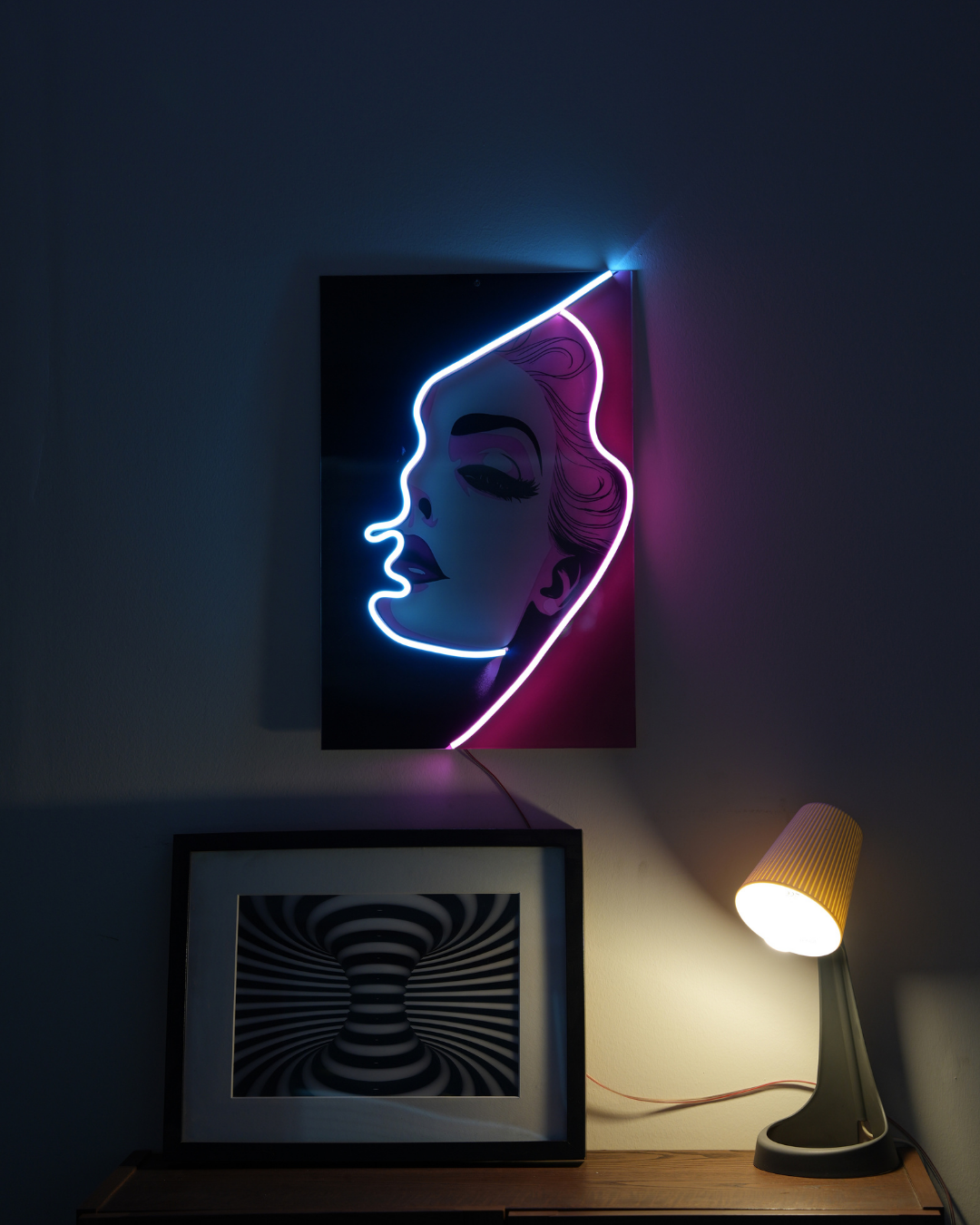 Modern & Şık: Pop-Art Kadın Silueti Çift Renk LED Neon Duvar Tablosu